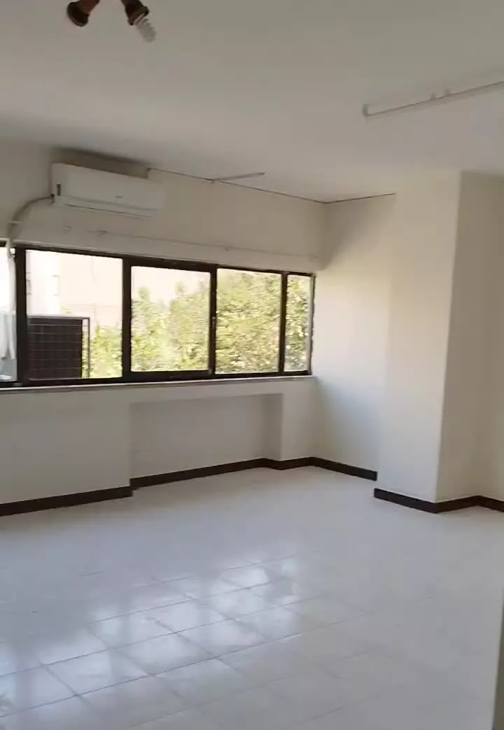 دفتر کار چهارباغ بالا