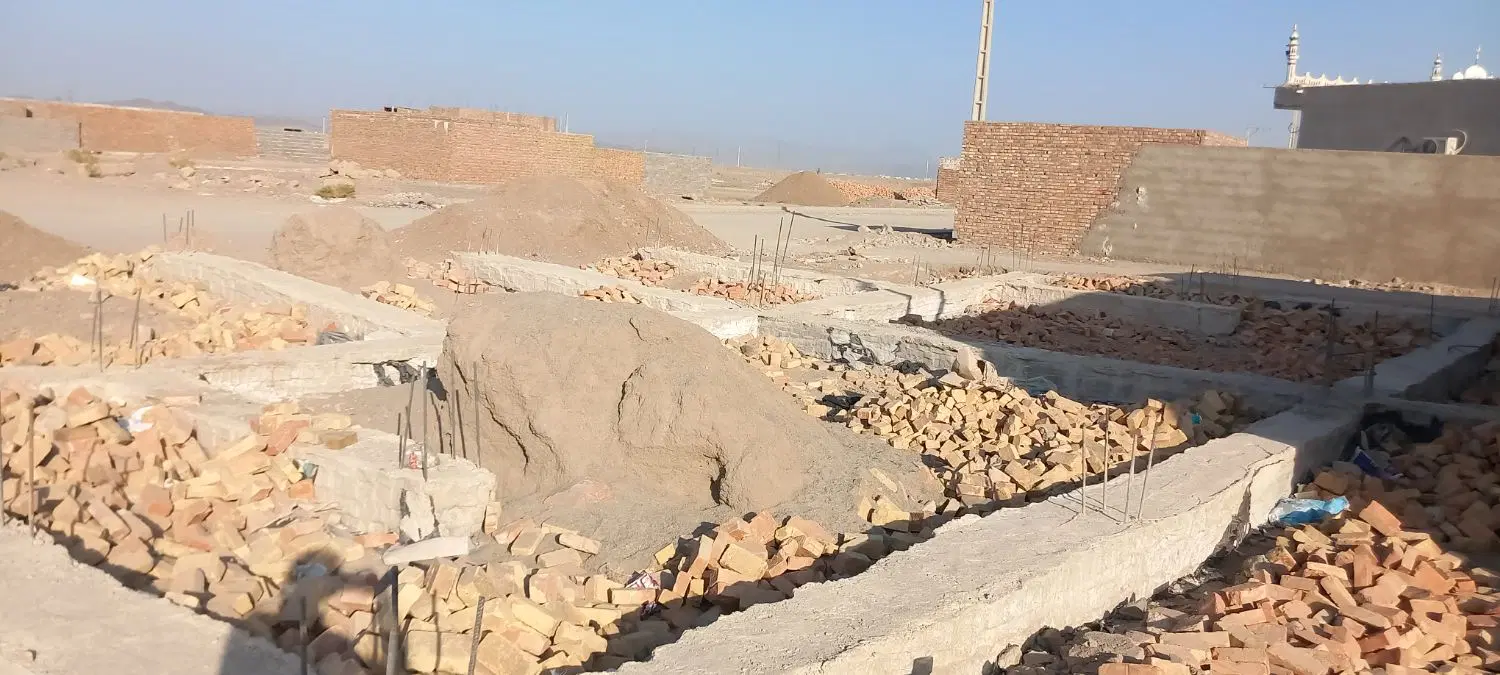 زمین سیاه دک ۳۰۰ متری