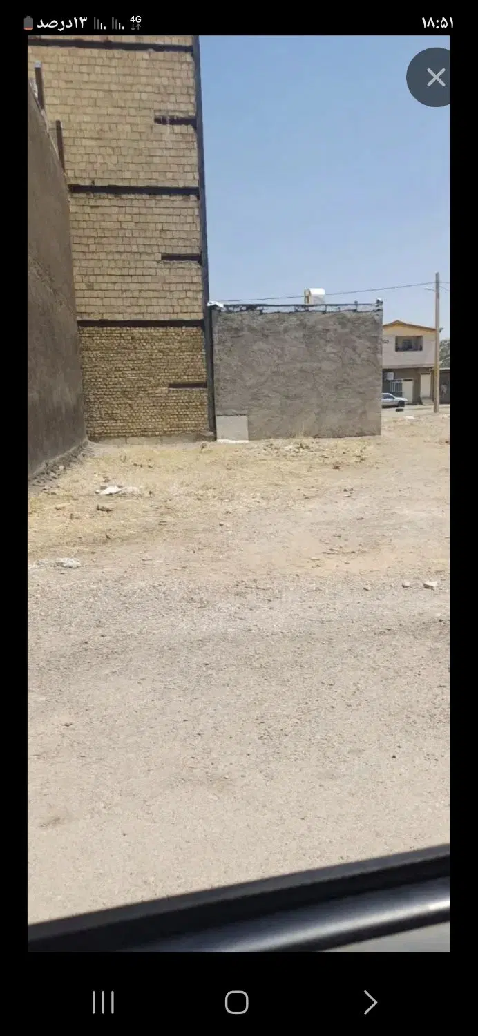 زمین در قلعه سنگی