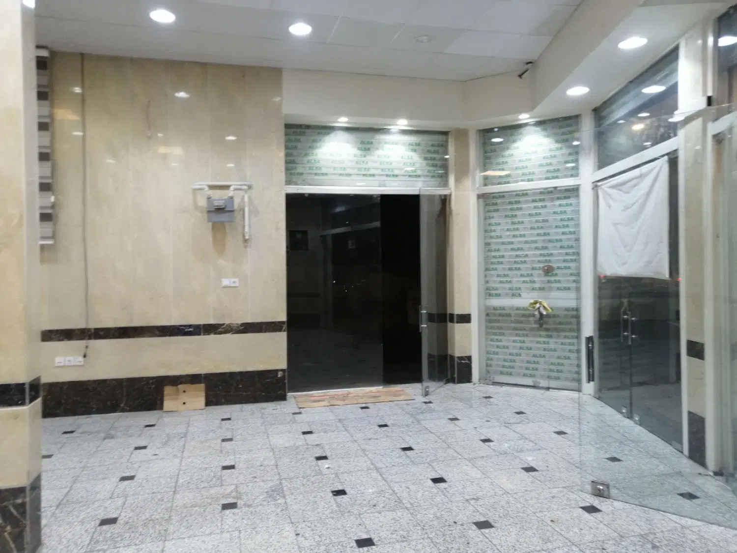 فروش سرقفلی مغازه ۷۰ متری