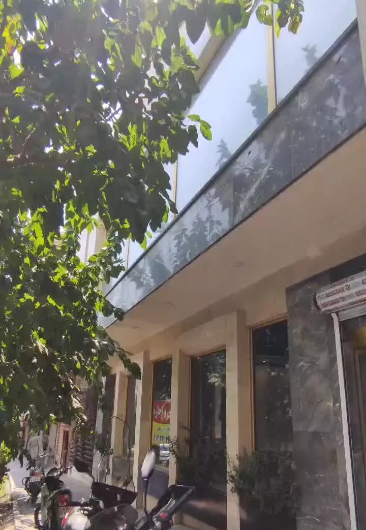 بر بلوار کاوه 160متر تجاری + 200متر فضا