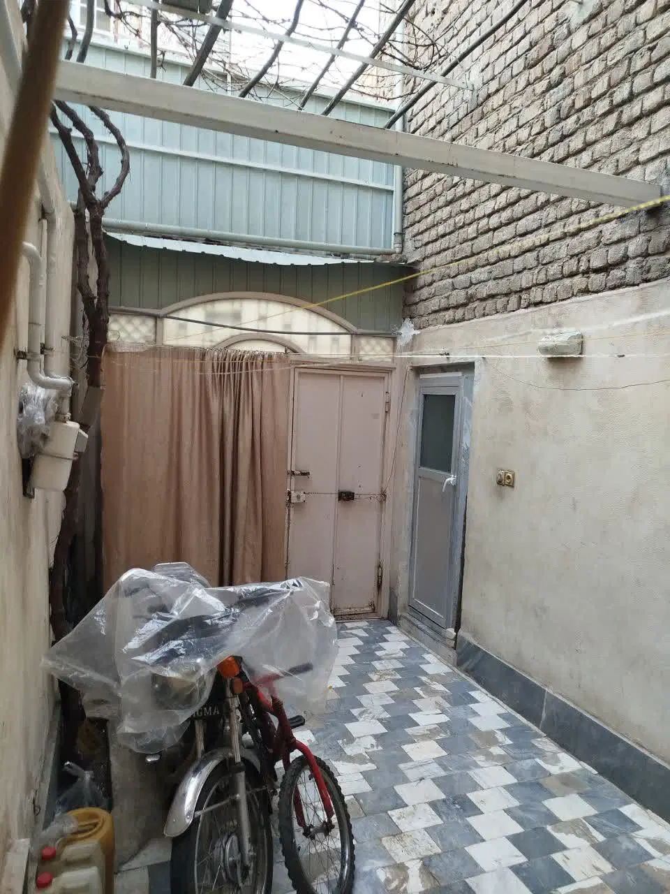 فروش خانه در 14 متری امام حسین