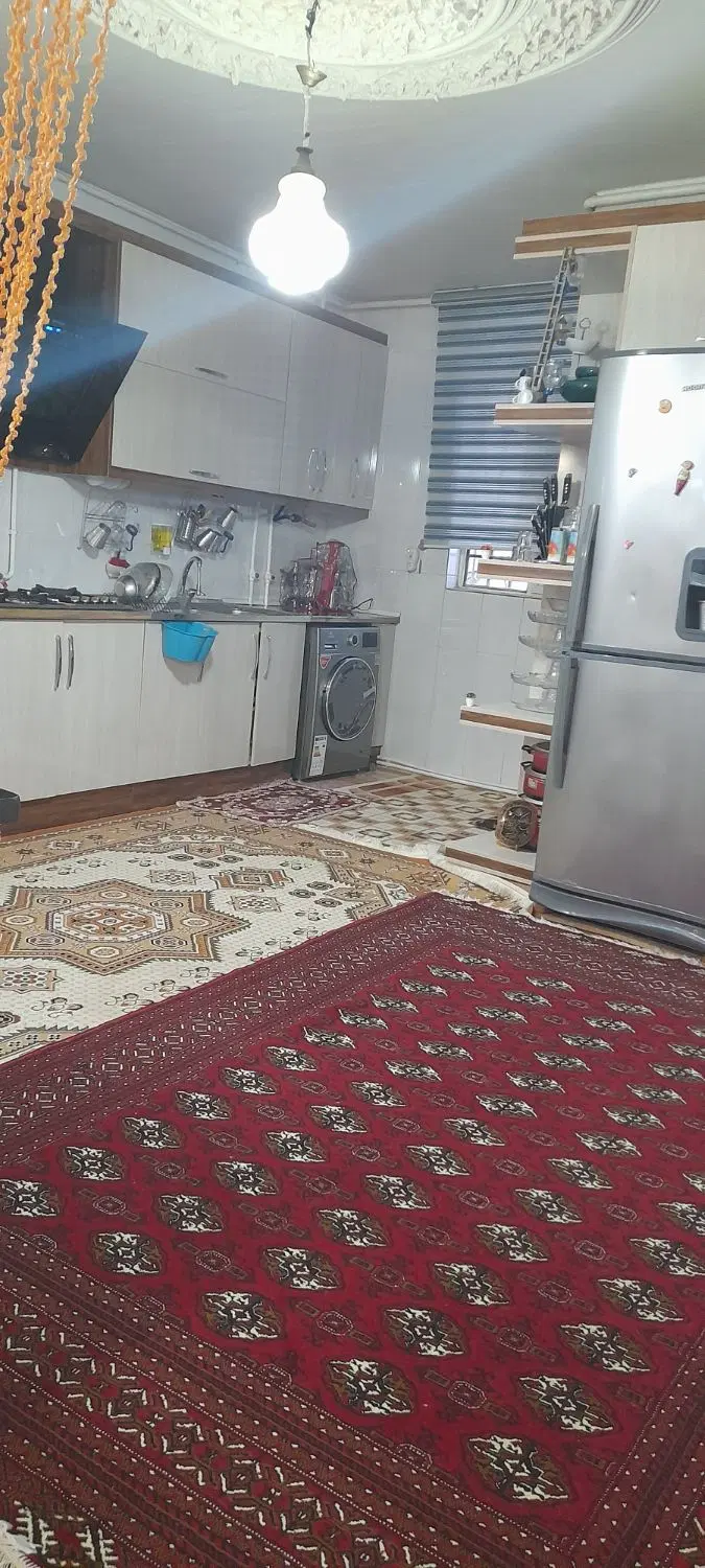 طبقه بالاپشته حسین آباد