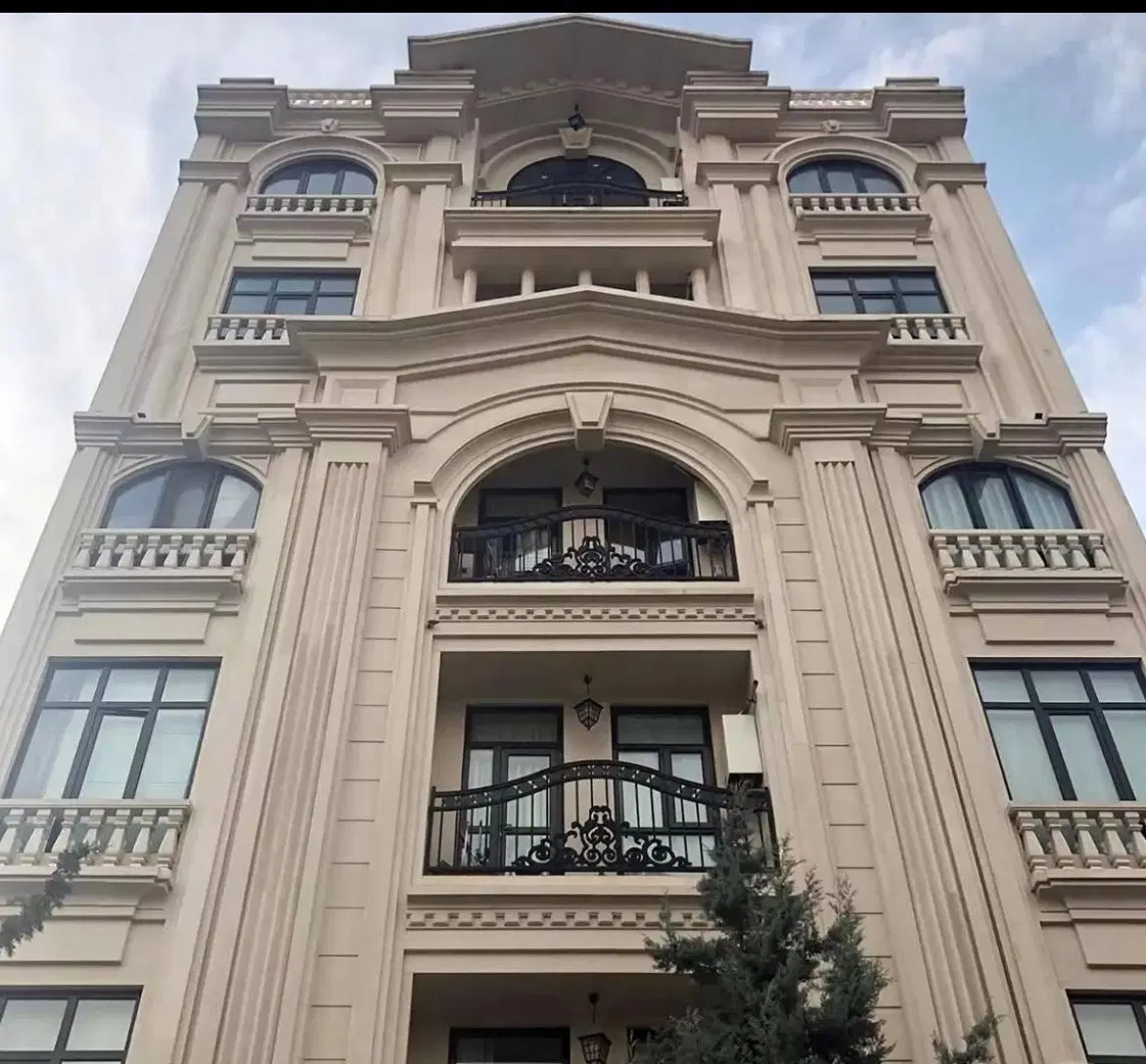 ۸۱ متر _کامل بازسازی _سند دار_