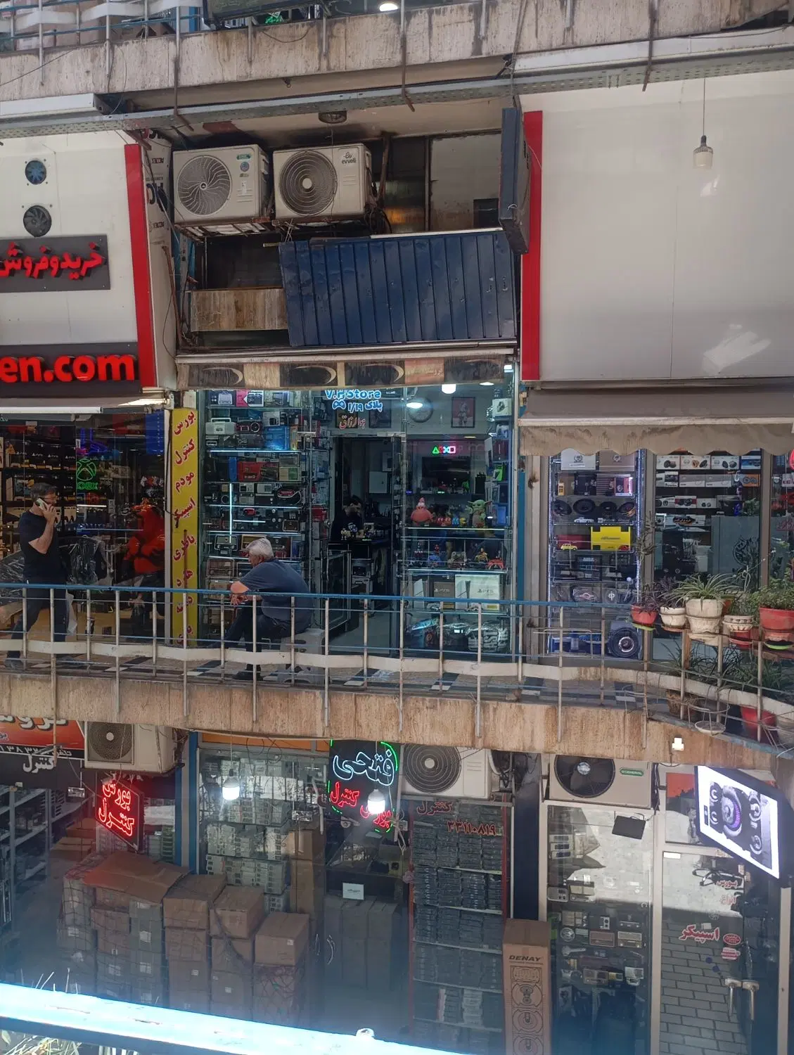مغازه پشت شهرداری پاساژ لباف