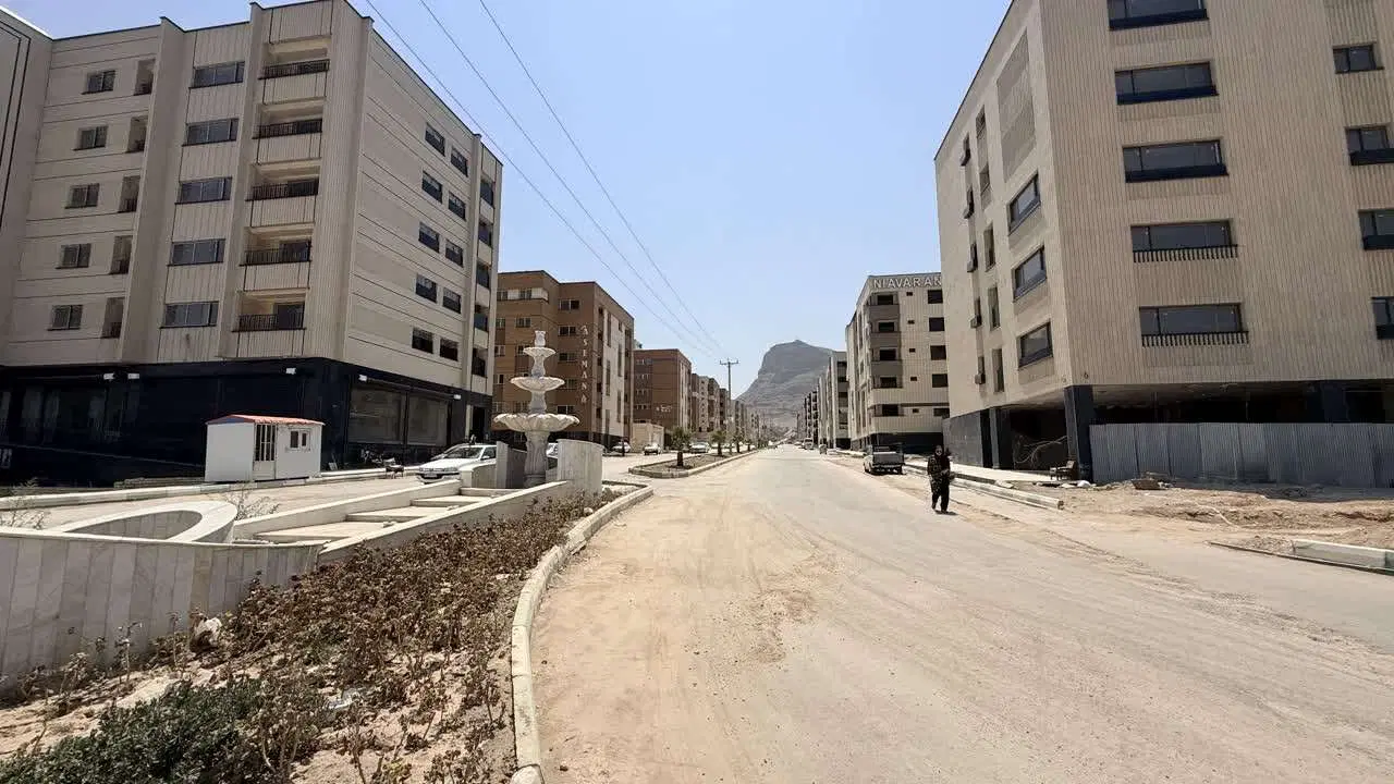 104 متر طبقه 4 گل نرگس با انشعاب