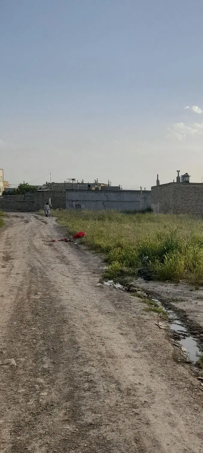 زمین ۱۰۰ متری