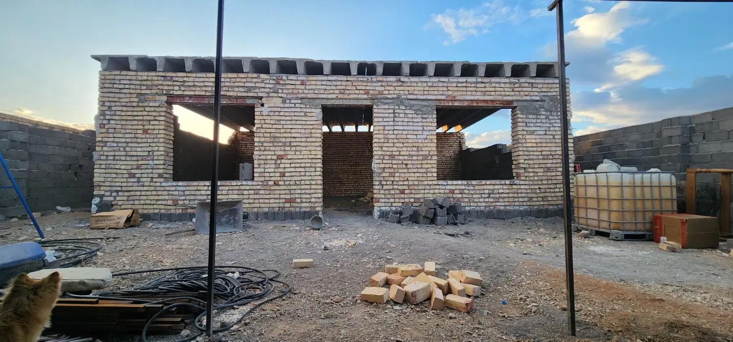 خانه ویلایی نیمه ساخت نورعلی بیگ نبش خیابان
