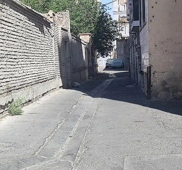 خانه دربستی دو ونیم طبقه 95 متری