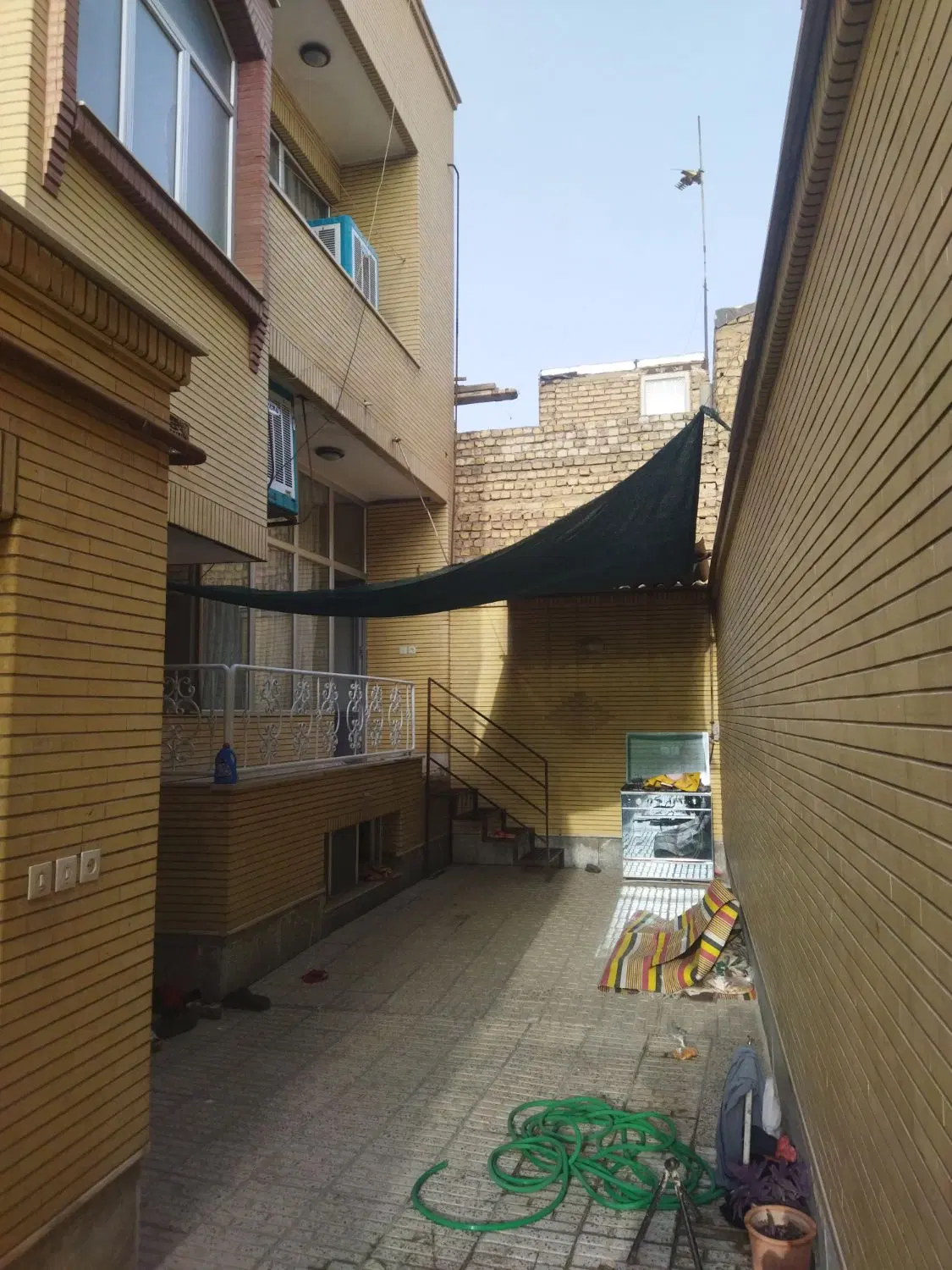 خانه ویلایی دوطبقه داری زیر زمین هر طبقه تک خواب