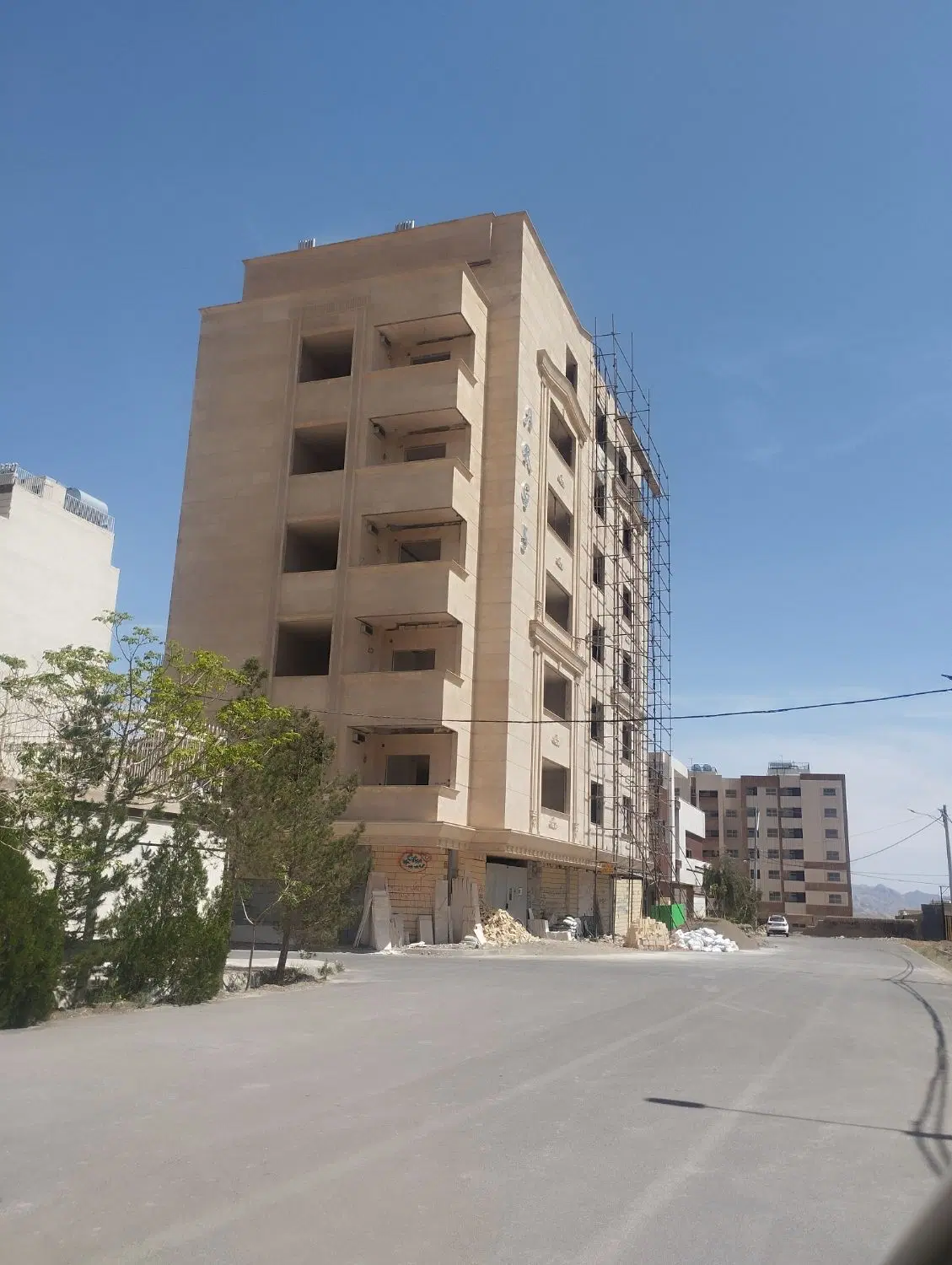 آپارتمان خیابان جوان