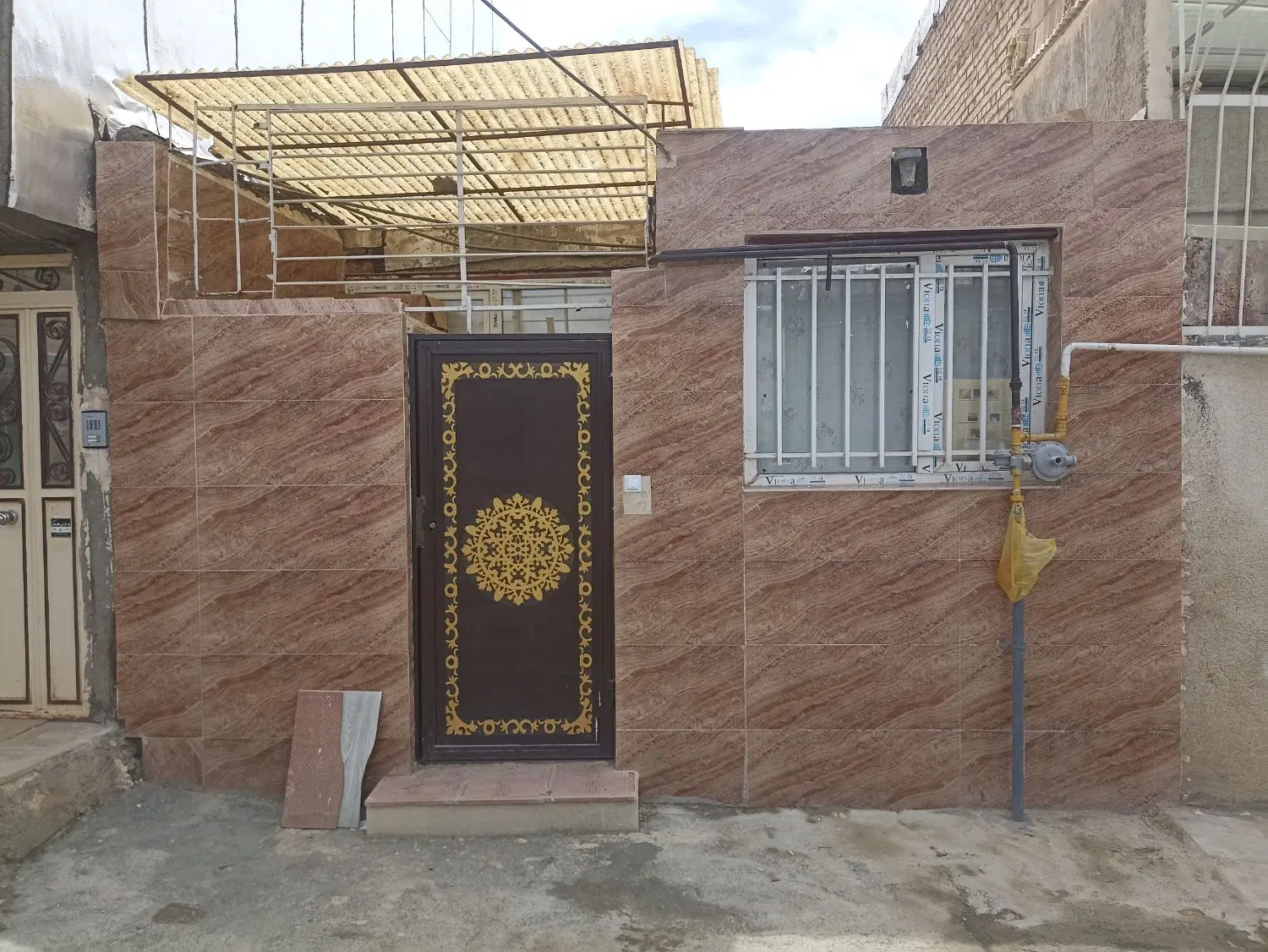 یه باب خانه چهل متری