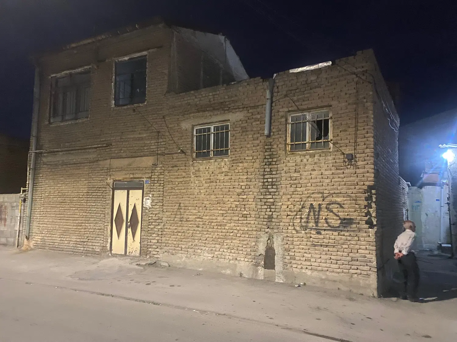 ساختمان در خیابان فروردین