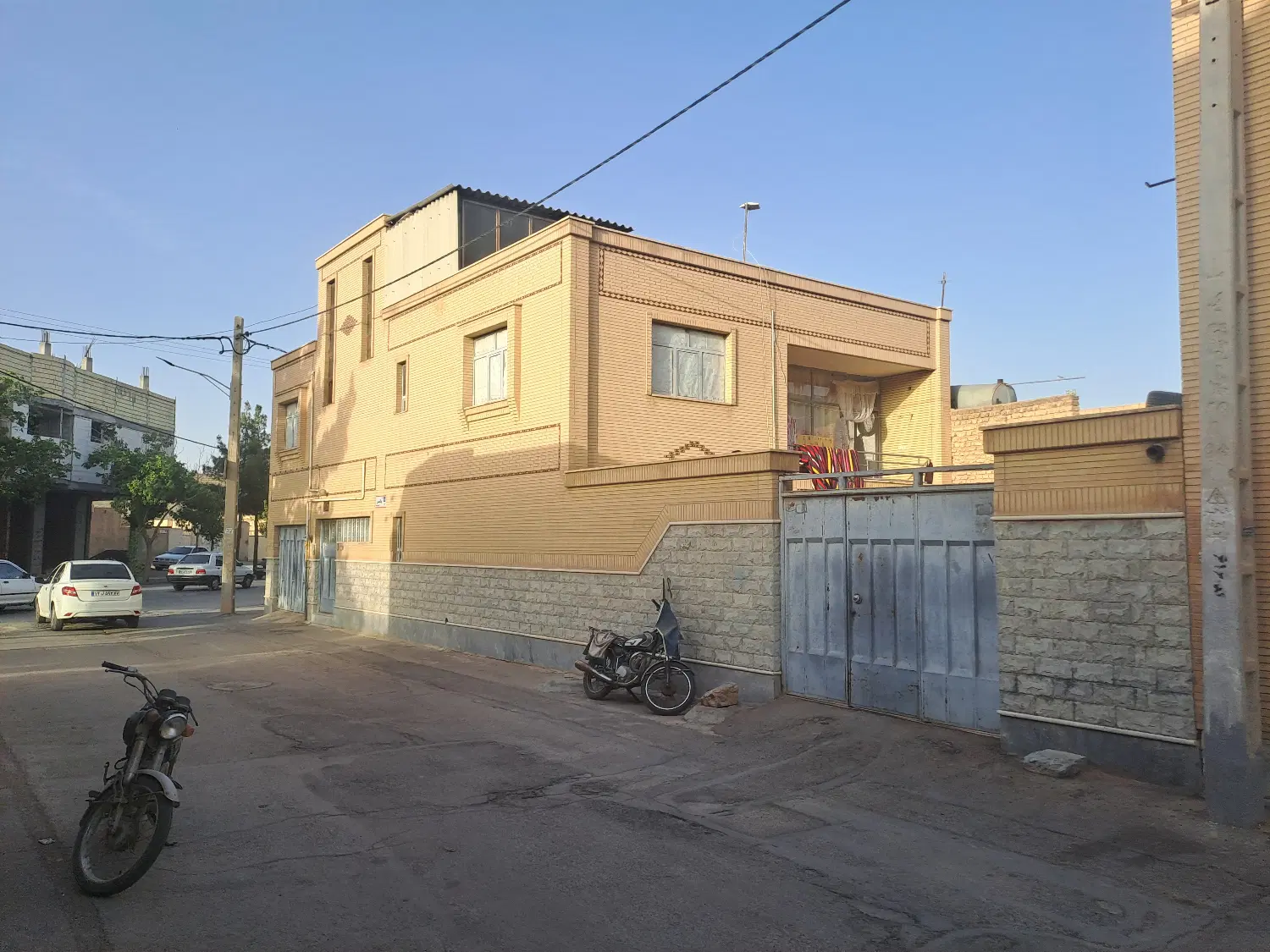 منزل مسکونی دوطبقه حیاط دار
