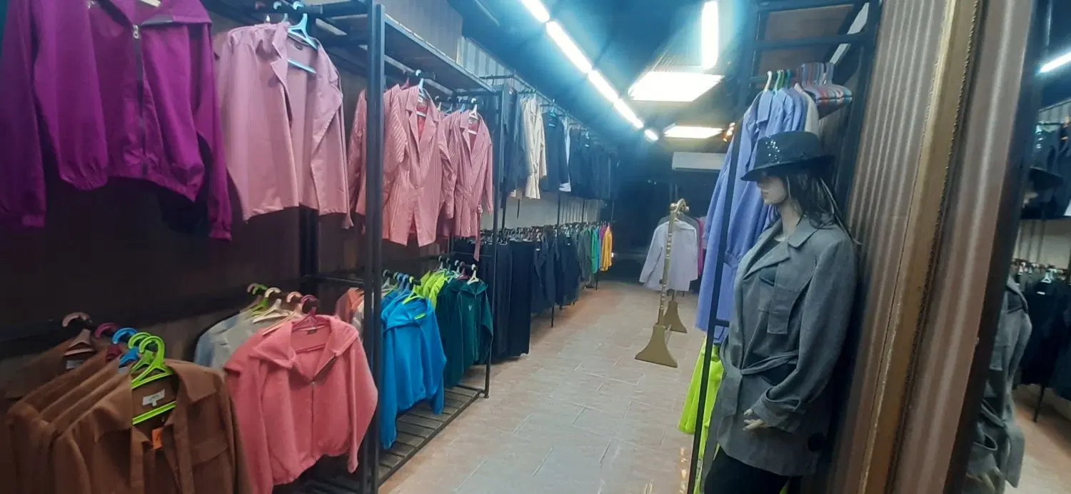 واگذاری فروشگاه پوشاک با کلیه اجناس بعلت مهاجرت