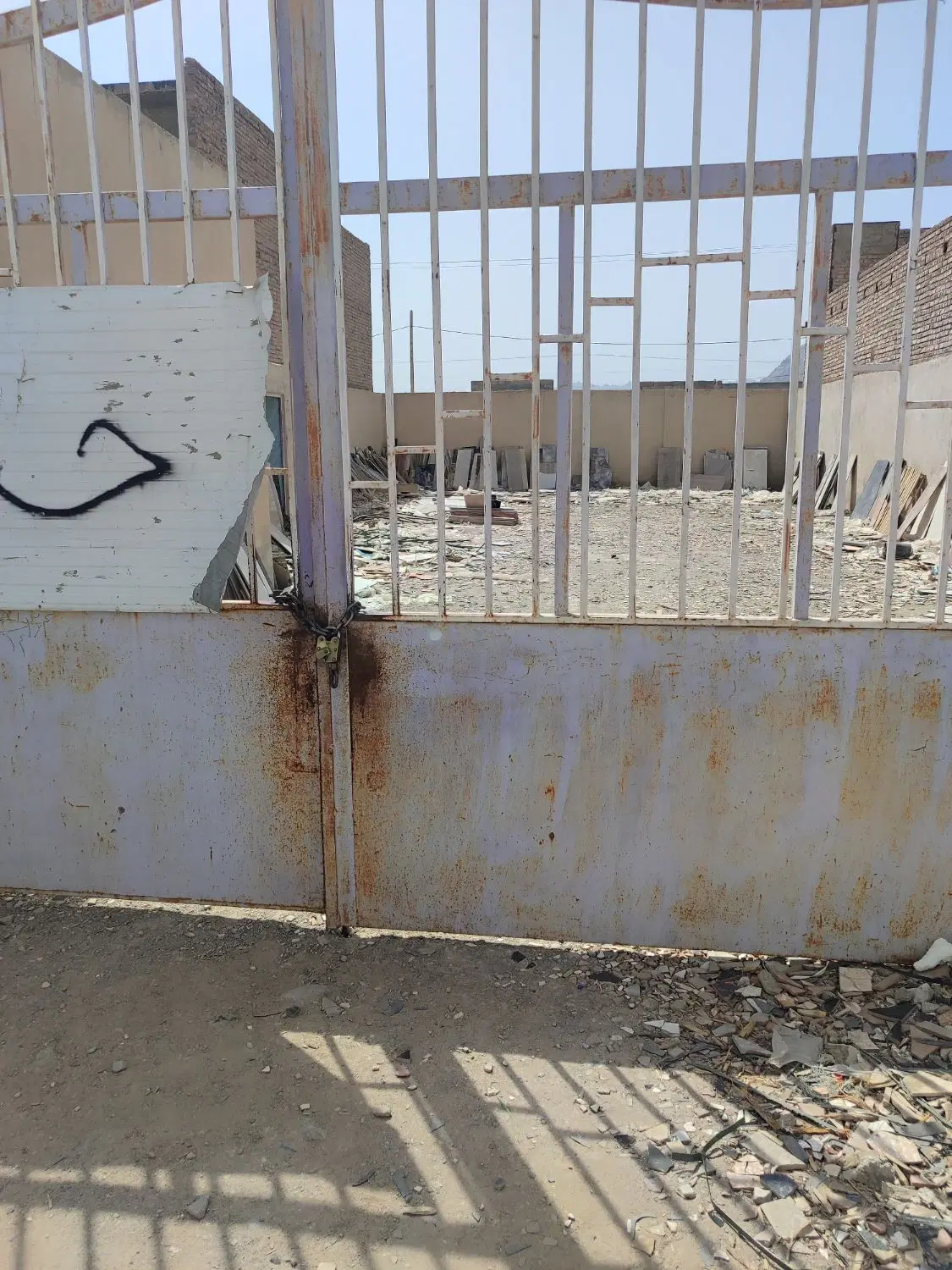 انبار بزرگ حدود 400متر