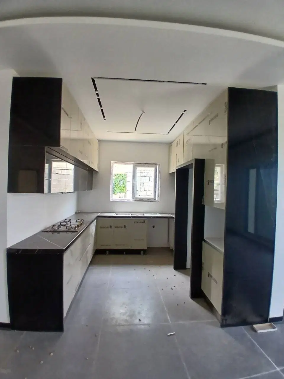 همکف ۲۷۰متری نمامدرن با ۱۴۰متربنا ۳خواب