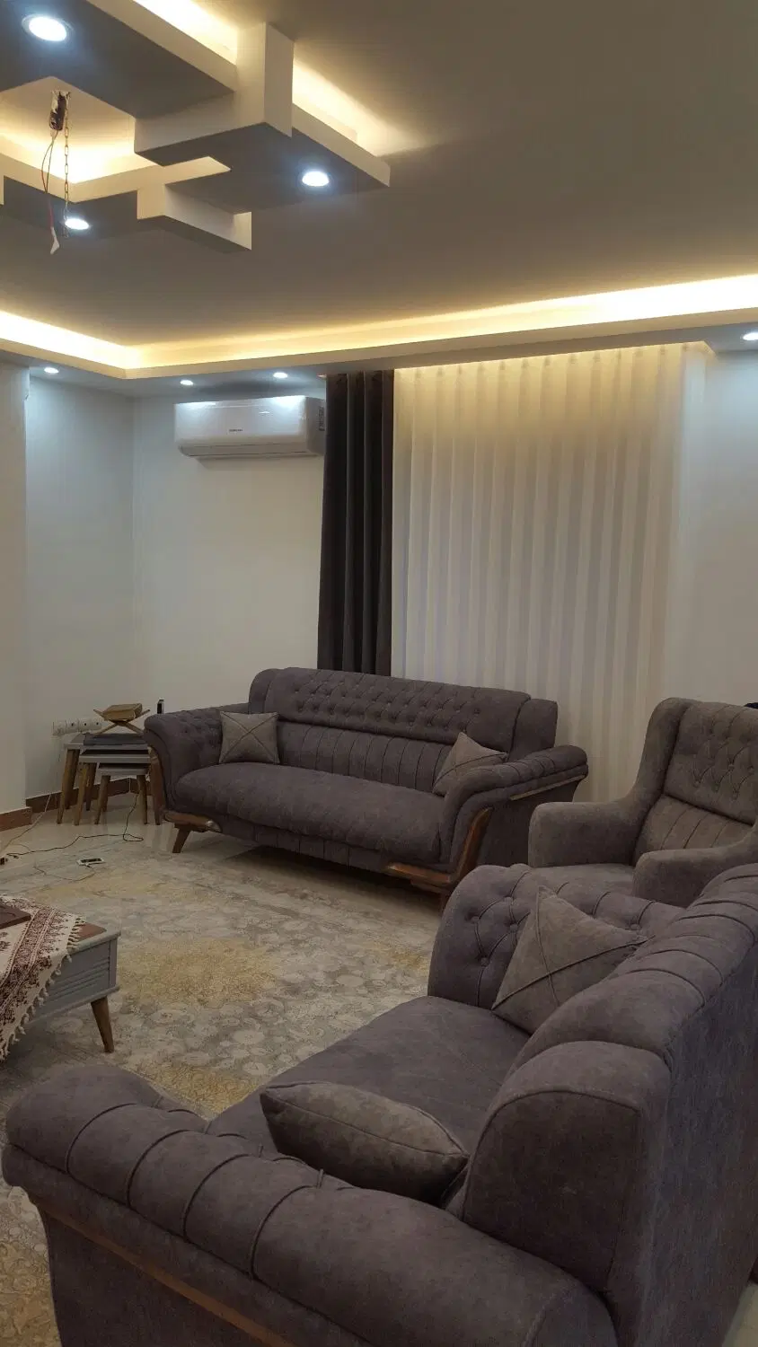 واحد مسکونی نزدیک بر اصلی.
