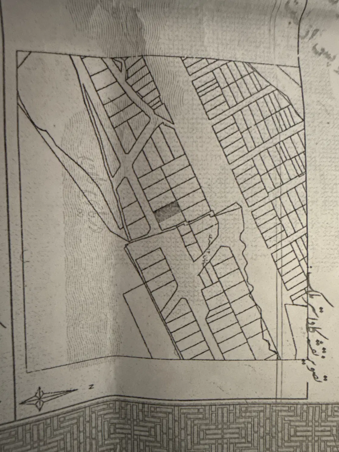 زمین در کوه سفید