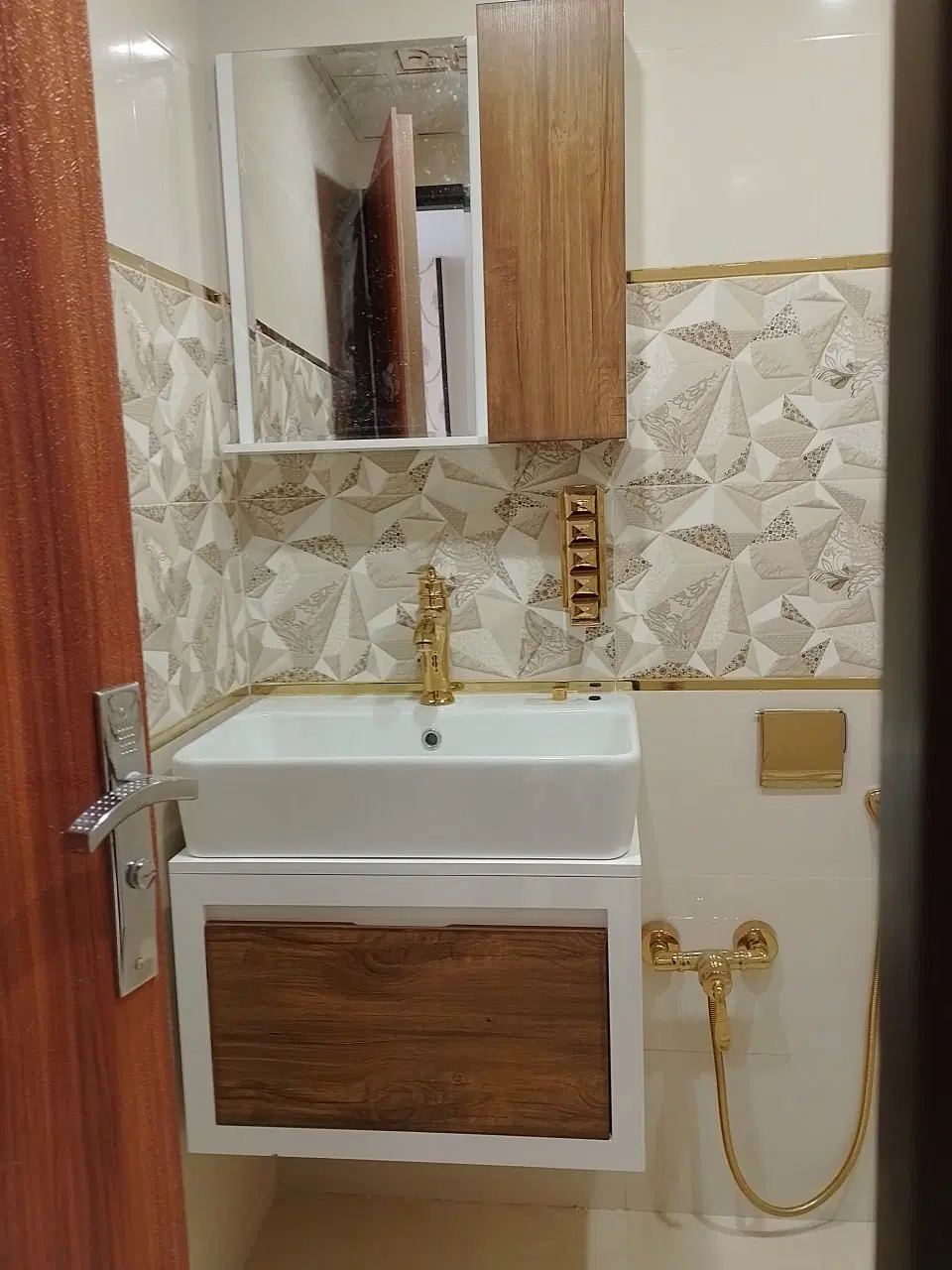 ۶۰ متر یک خواب فول امکانات کوچه صادقی