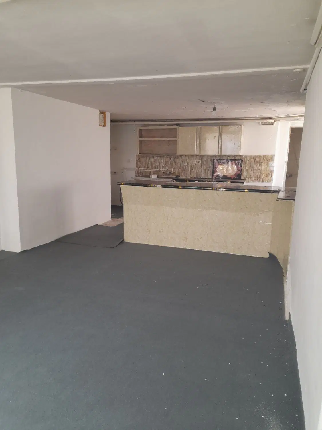 خونه ویلایی با حیاط بزرگ و دلباز  ۹۰ متر زیر زمین