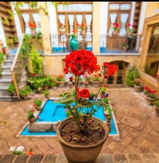 دو طبقه ویلایی مرکز شهر