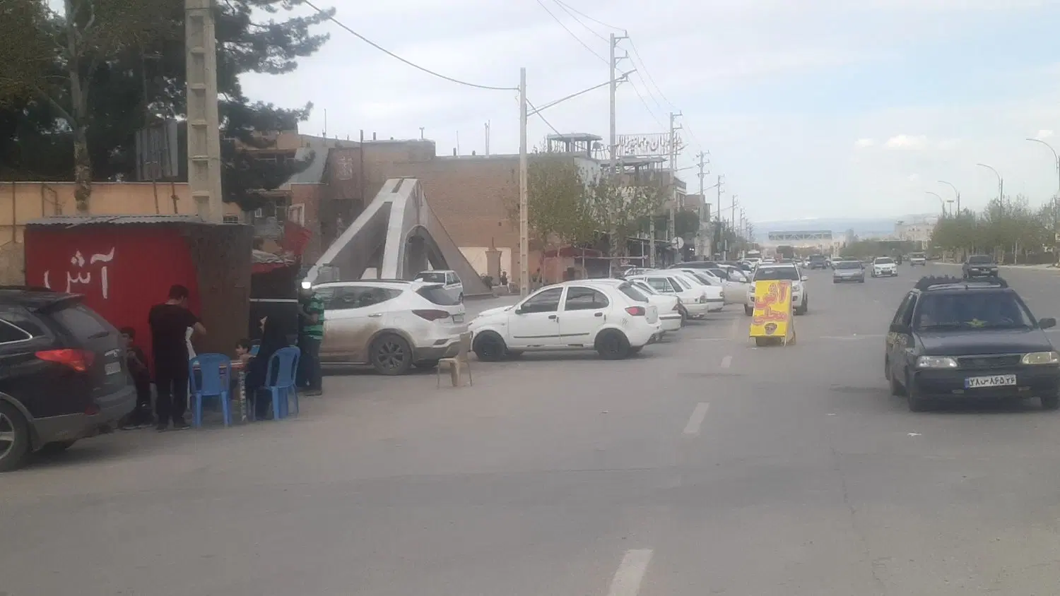 زمین حاشیه جاده جنب پارک لاله