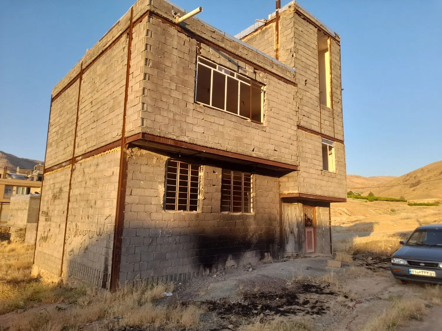 خانه نیمه کاره