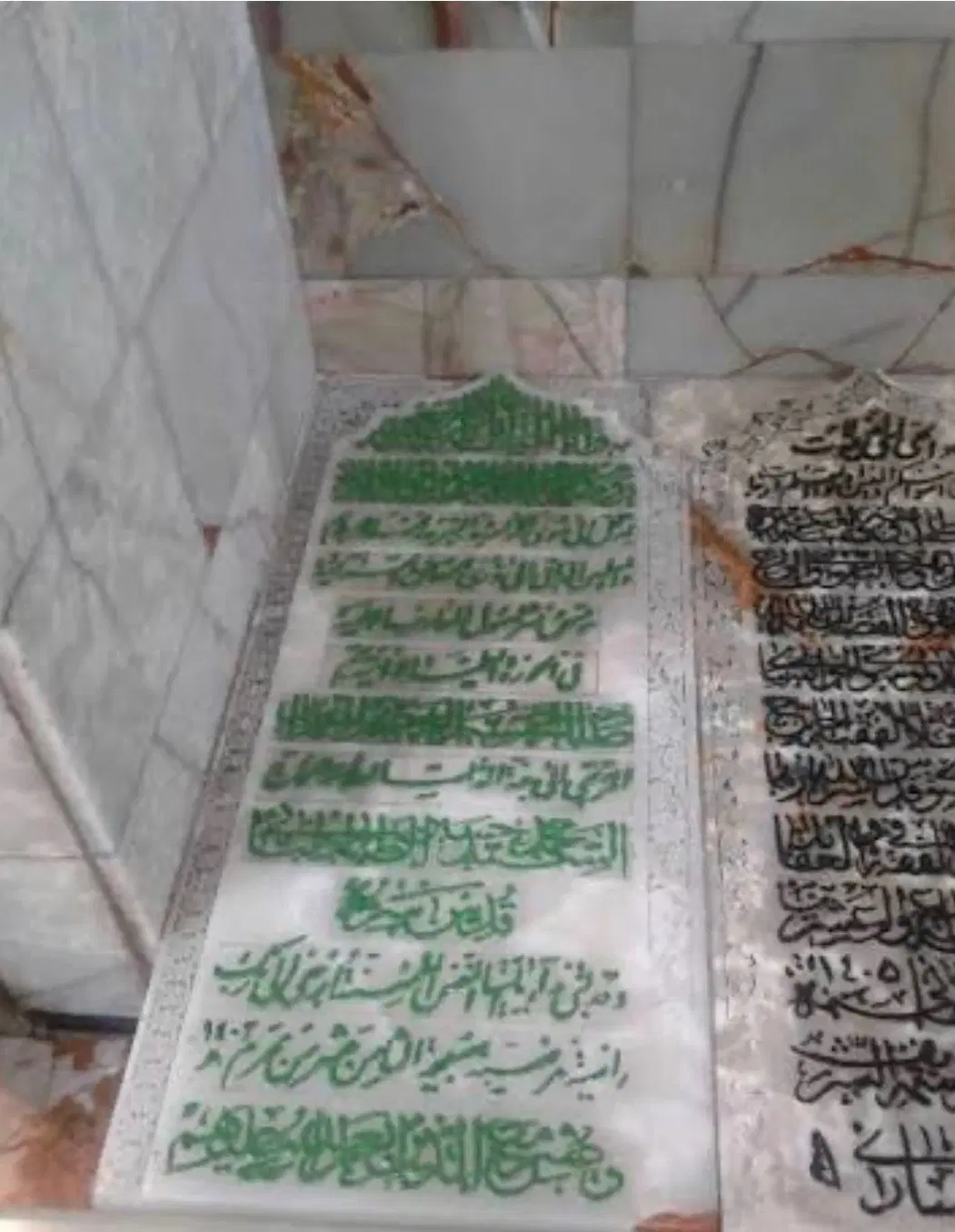 قبر در صحن سر بسته حضرت معصومه(س)