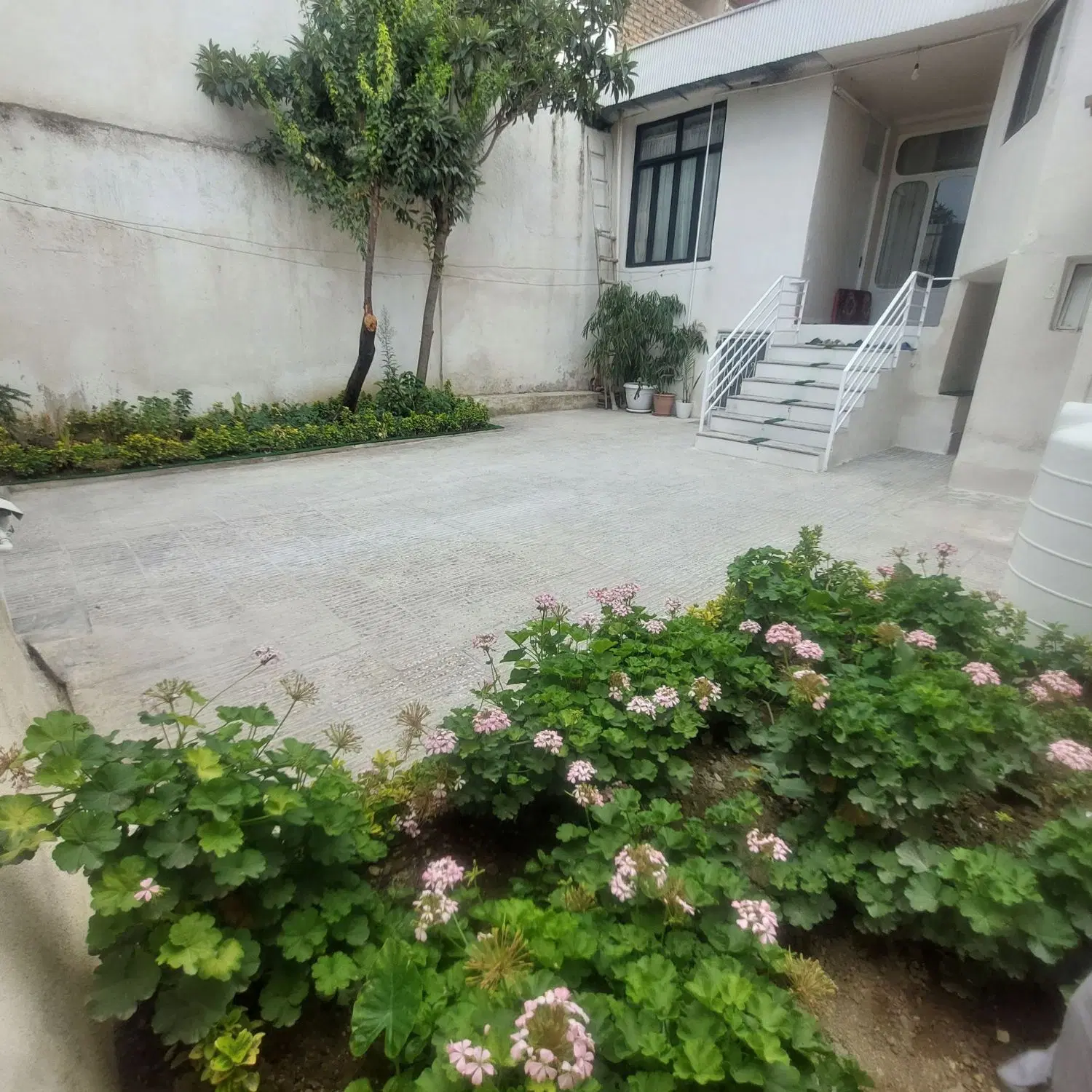 سوئیت ویلایی دربست و دلباز مرکز شهر