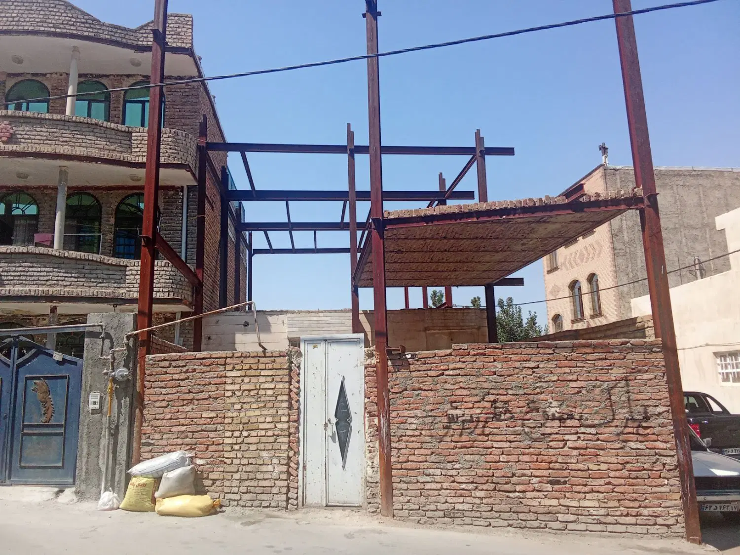 خانه فروشی (اسکلت فلزی)