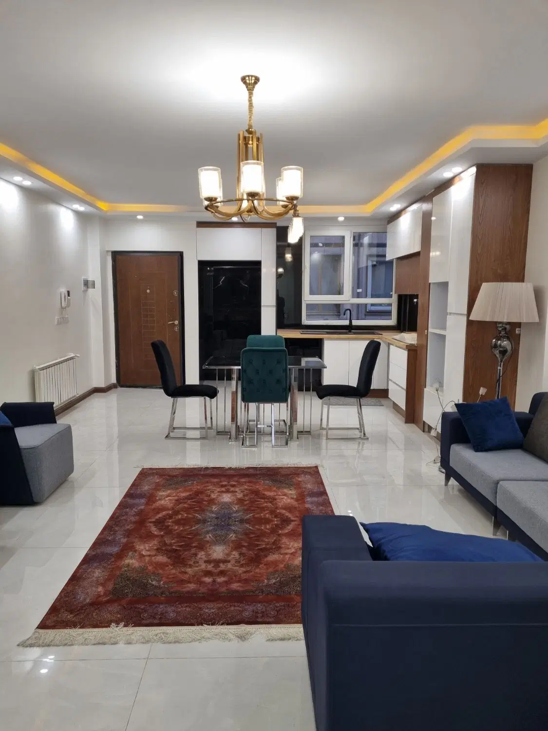 ۶۳ متر _ دو خواب _ رو به افتاب