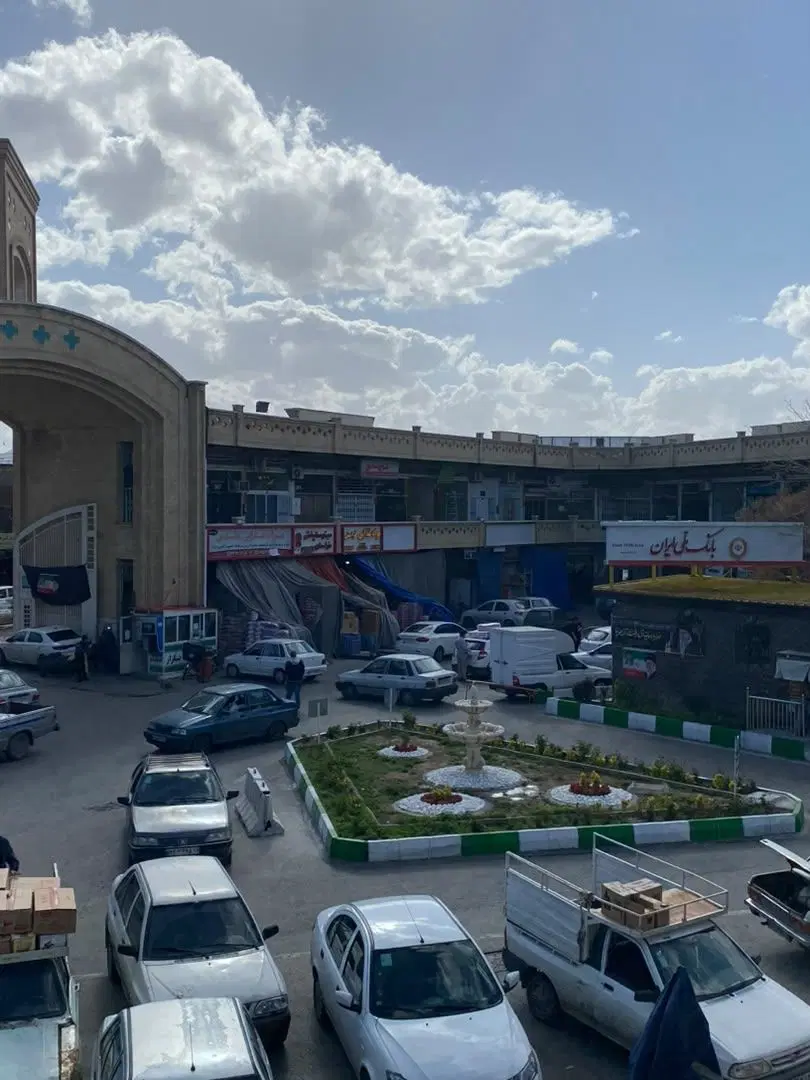 فروش غرفه ۹۰ متری طبقه ی همکف دربازار حافظ
