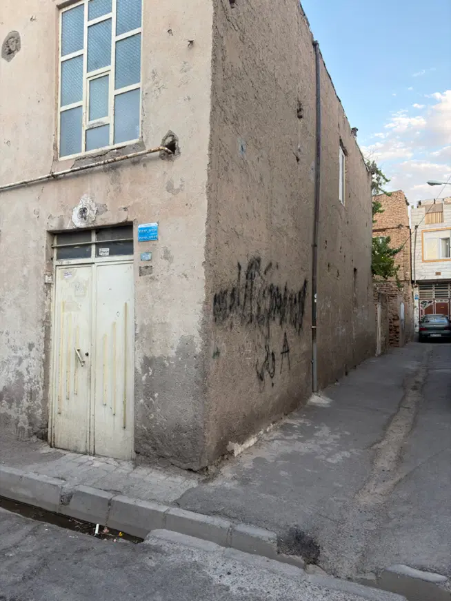 خانه ویلایی جنوبی در الوند ده متری کوچه غفاری
