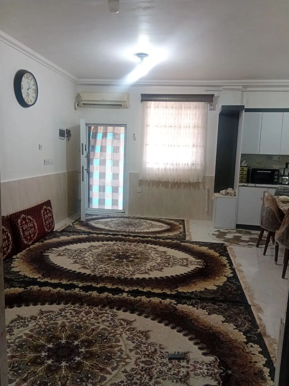طبقه اول یک عدد پله میخوره ۱۵ متر حیاط ماشین رو