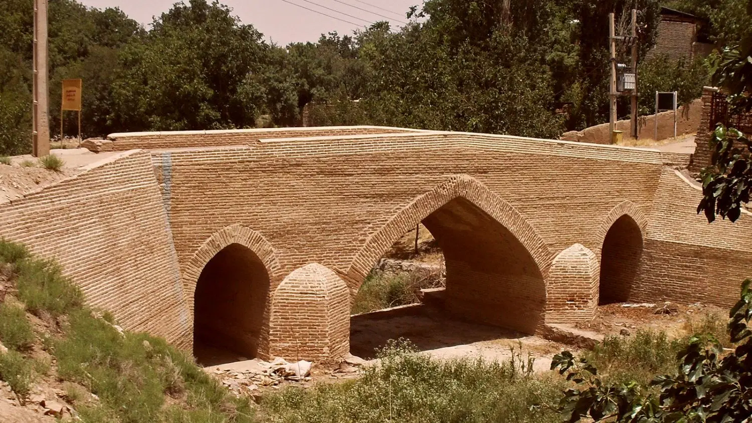 باغ در روستای طینوج