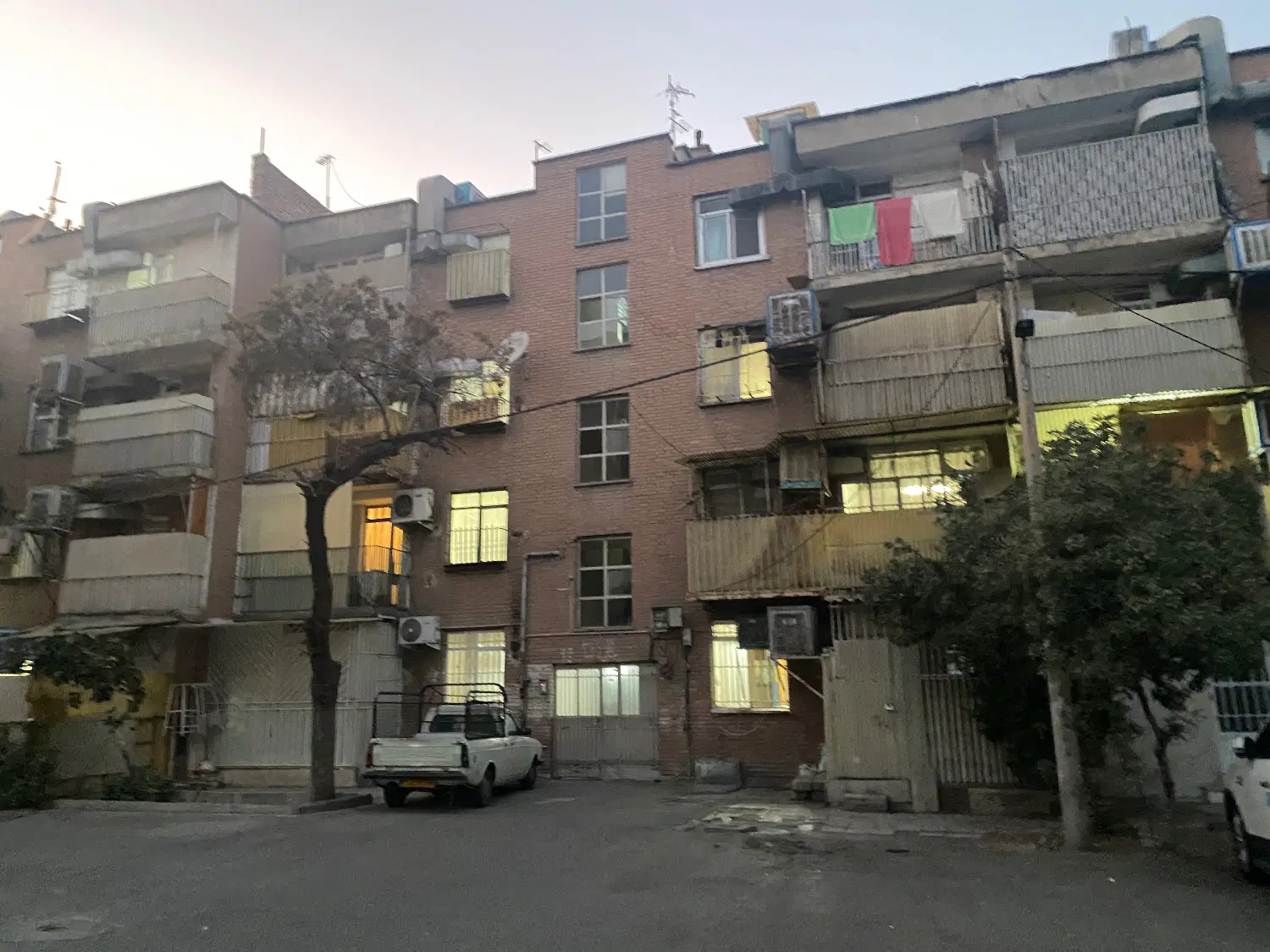 ملک فروشی