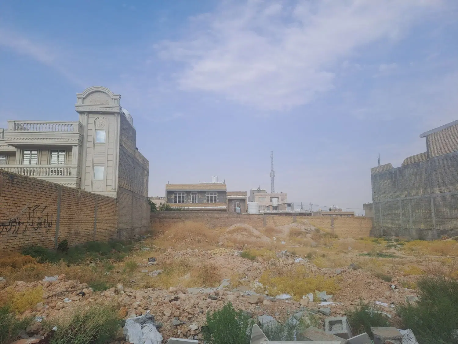فروش زمین مسکونی درب از حیاط در کوار