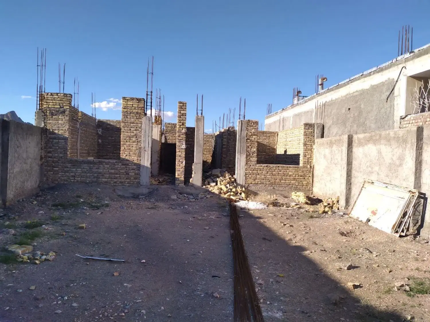 خانه نیم ساز