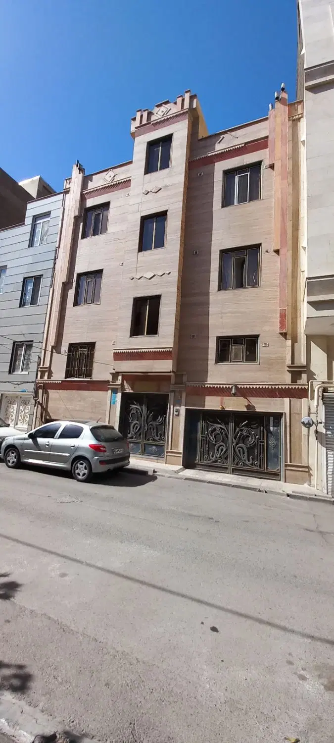ساختمان مسکونی