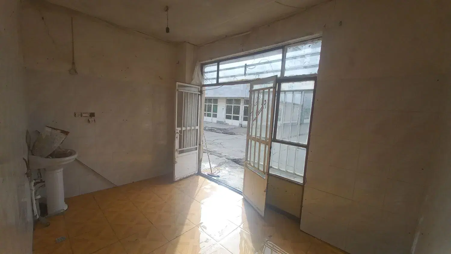 15 متر مغازه.30 متر خانه