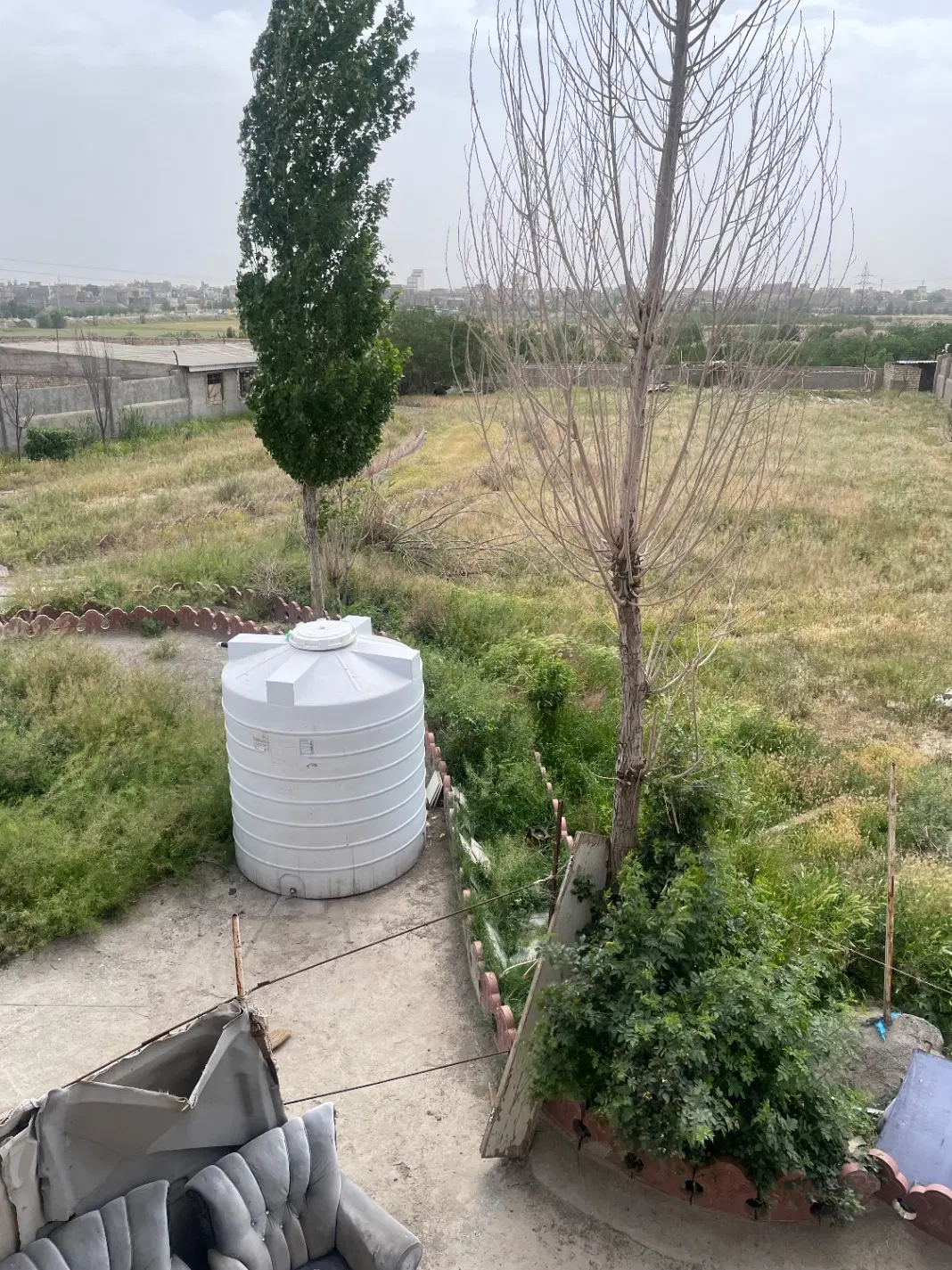 زمین باغی چسبیده به شهر