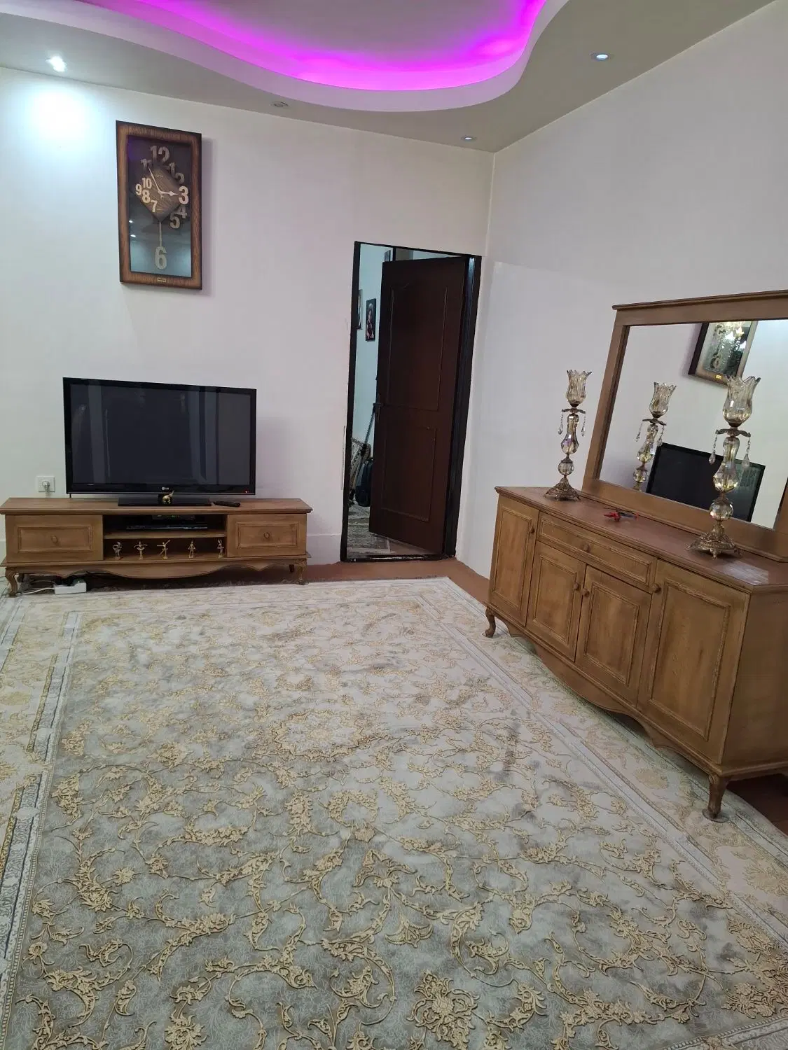 ۹۰ متری کل ساختمان ۳ واحد میباشد