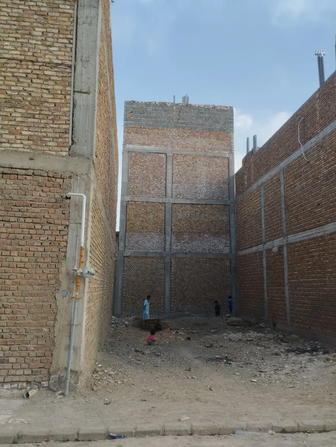 زمین فروشی