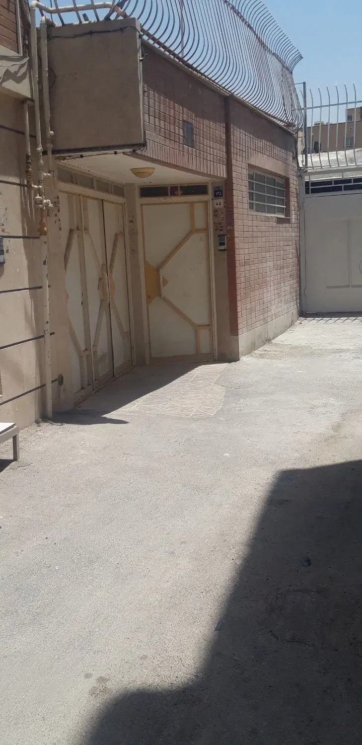 انبار ۱۵ متری ( احمدآباد)