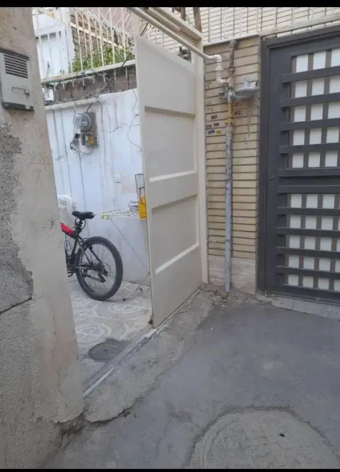 خانه ۳۰۰ متری مبارکه معاوضه با اطراف