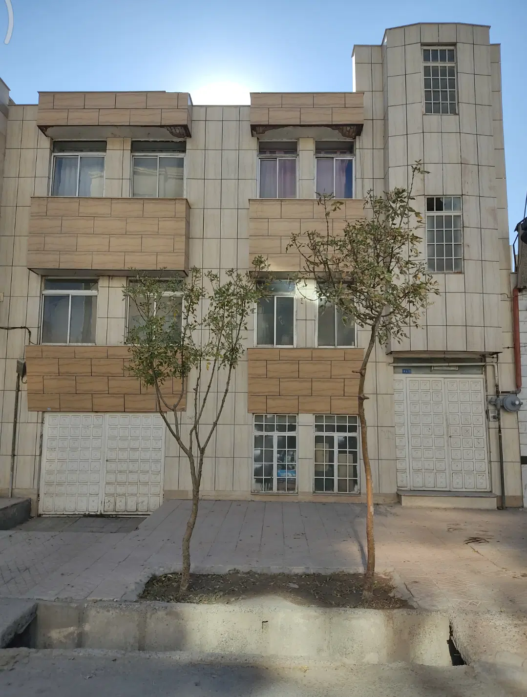۲۵۰ متری جنوبی امام رضا  مناسب سکونت و ساخت و ساز