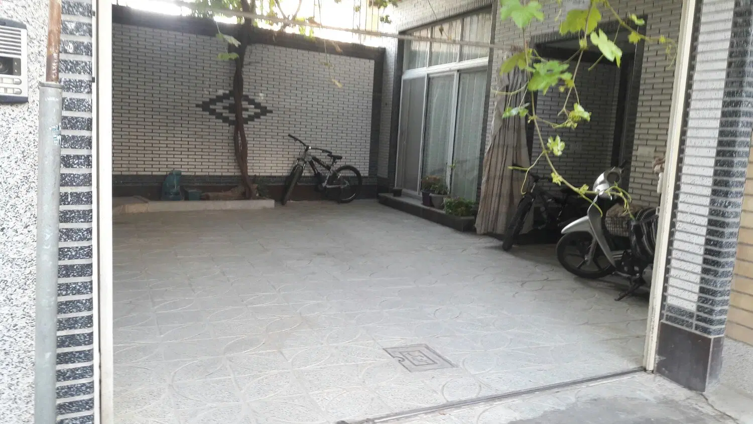 ویلایی همکف درب حیاط مشترک