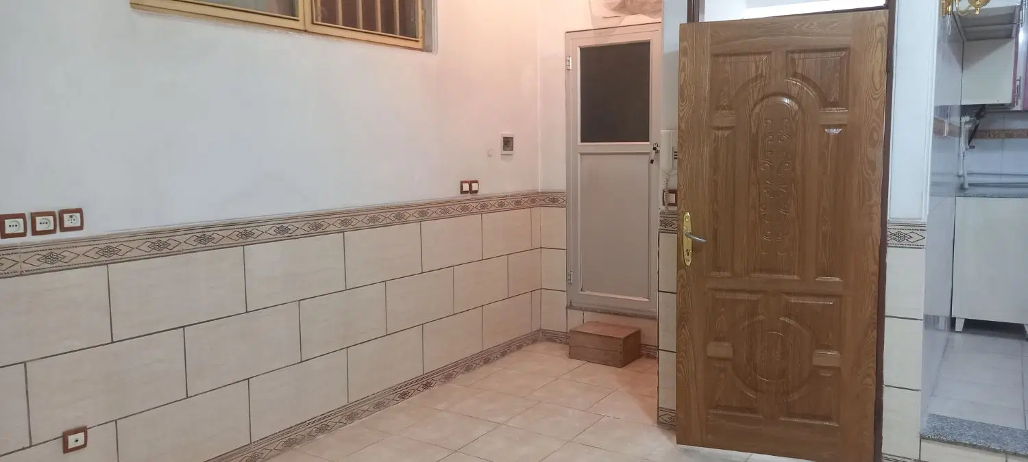 طبقه بالای نانوایی خیابان مهدیه ۵۰