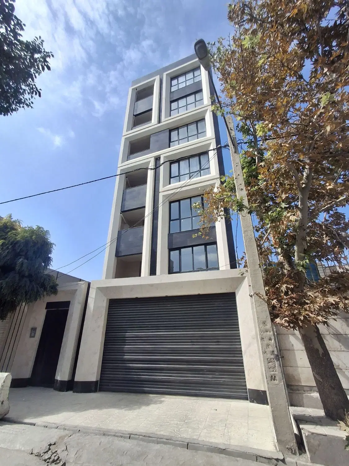 آپارتمان ۱۶۰ متری_۳خواب_پارکینگ اختصاصی